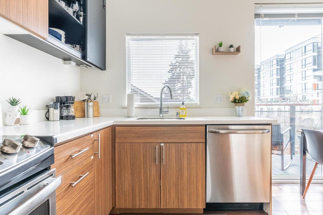 Close Downtown Modern Apartment - Pet Friendly, Wifi, Rooftop Views Seattle Exteriör bild