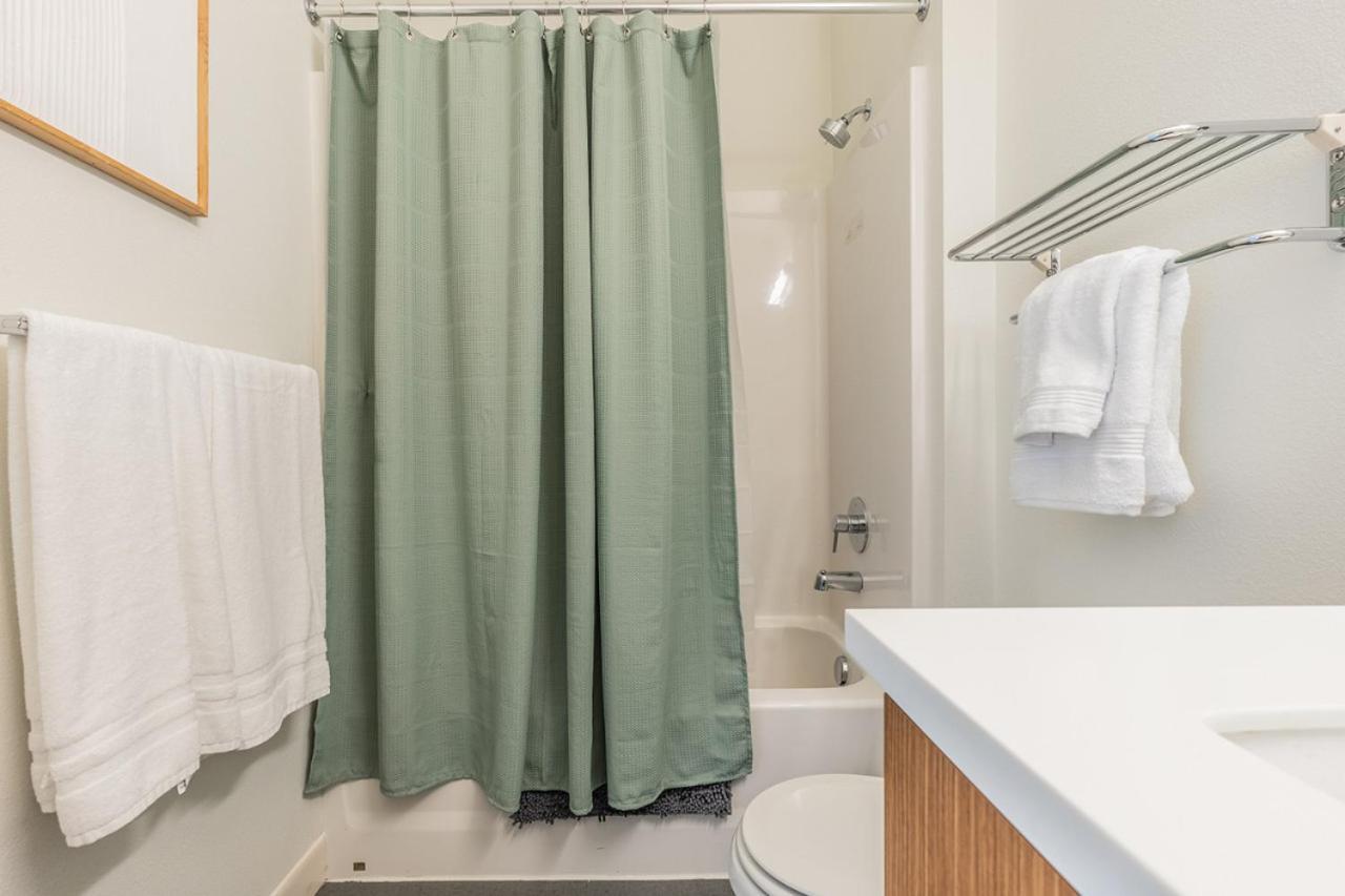 Close Downtown Modern Apartment - Pet Friendly, Wifi, Rooftop Views Seattle Exteriör bild